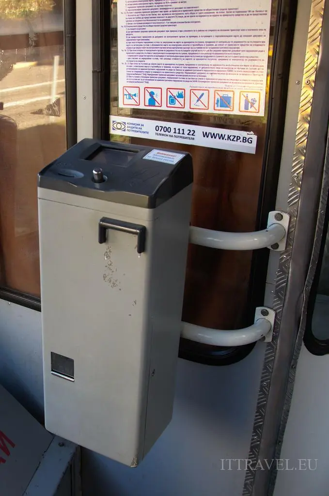 Ticket machine in tram - accepts only coins up to 1 BGN, do not give You odd money back!