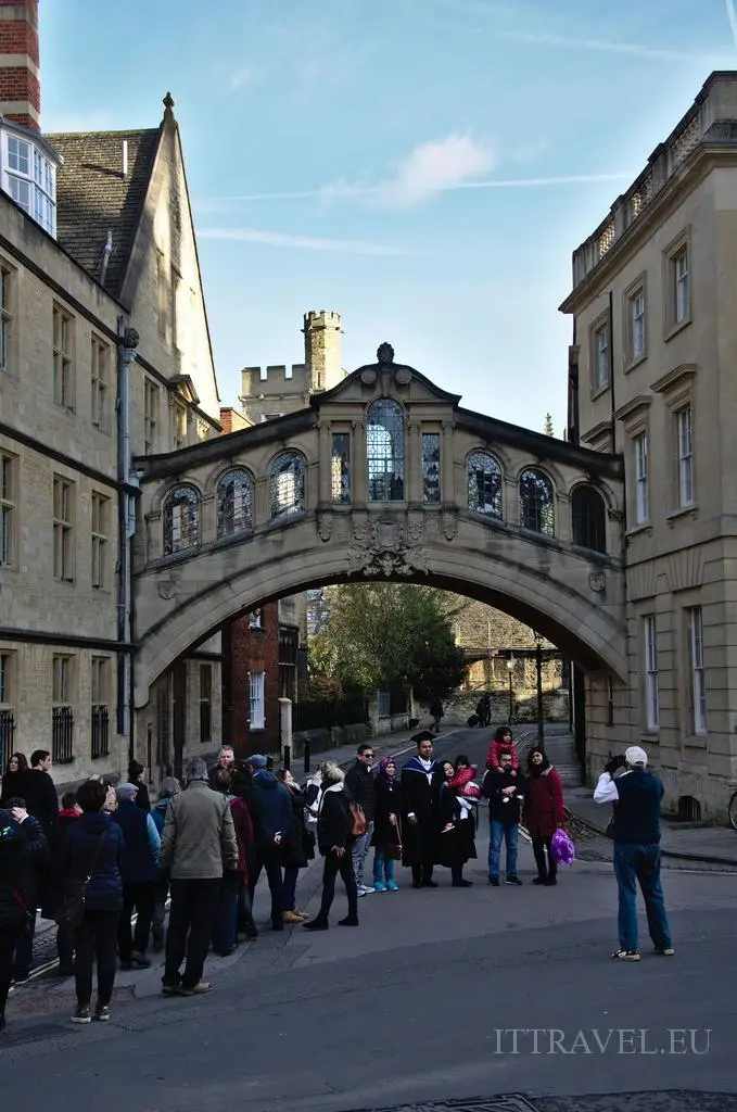 Oxford - Hertford Bridge
