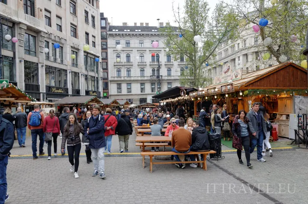 Vörösmarty Square - Fair