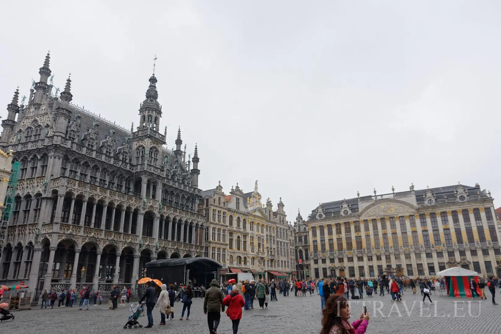 Grand Place - city museum on the left, Maison des Ducs de Brabant on the right