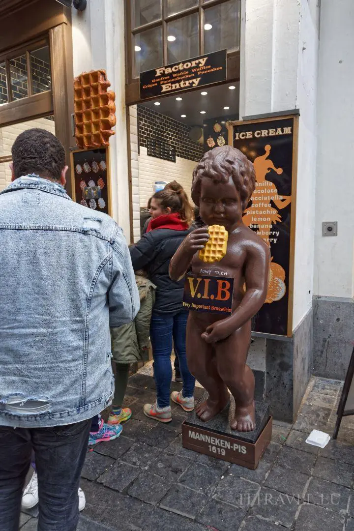 Manneken pis - reproduction as a waffle advertisement