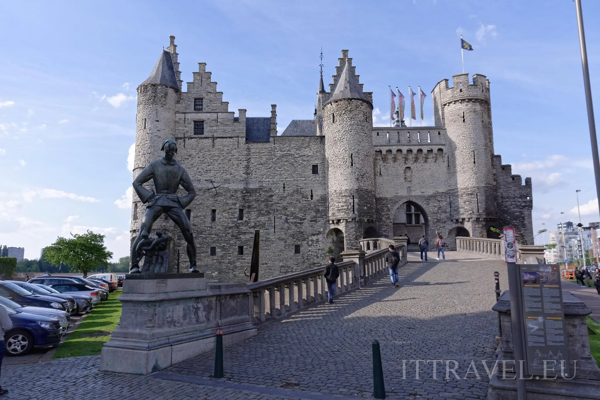 Castlee Steen and monument of Lange Wapper